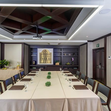 Hotel Park10 เมเดยิน ภายนอก รูปภาพ Meeting room