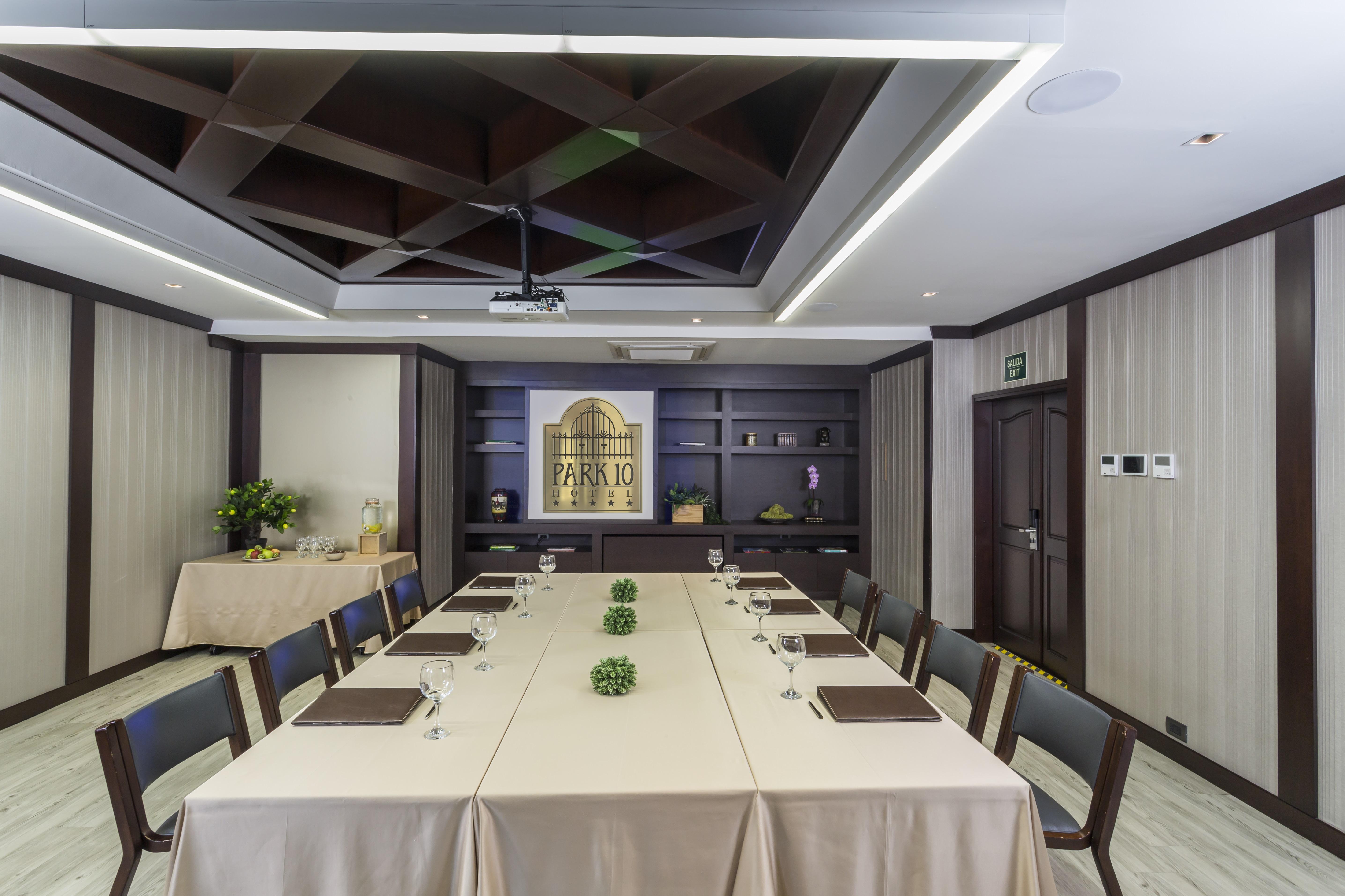 Hotel Park10 เมเดยิน ภายนอก รูปภาพ Meeting room