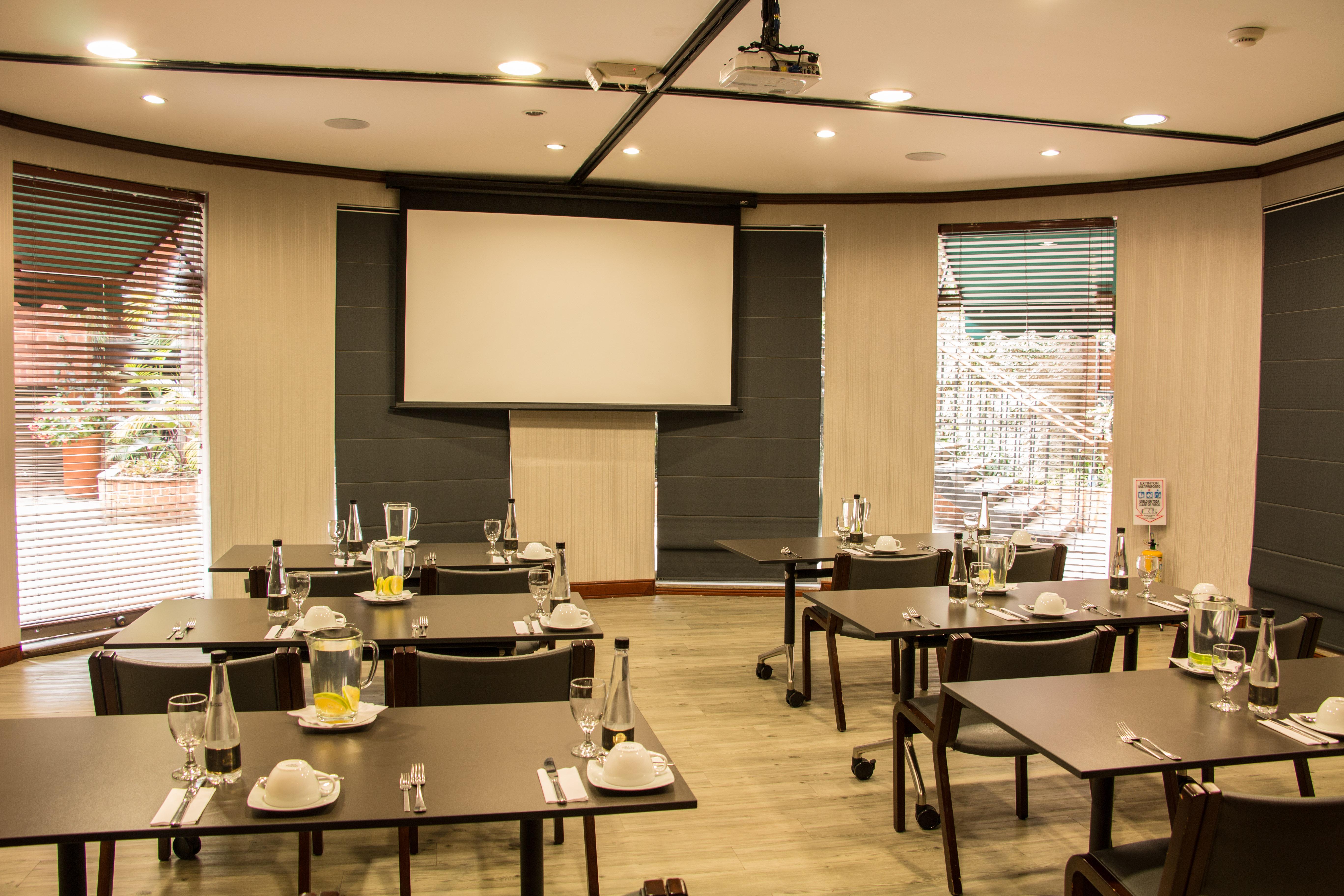 Hotel Park10 เมเดยิน ภายนอก รูปภาพ The meeting room