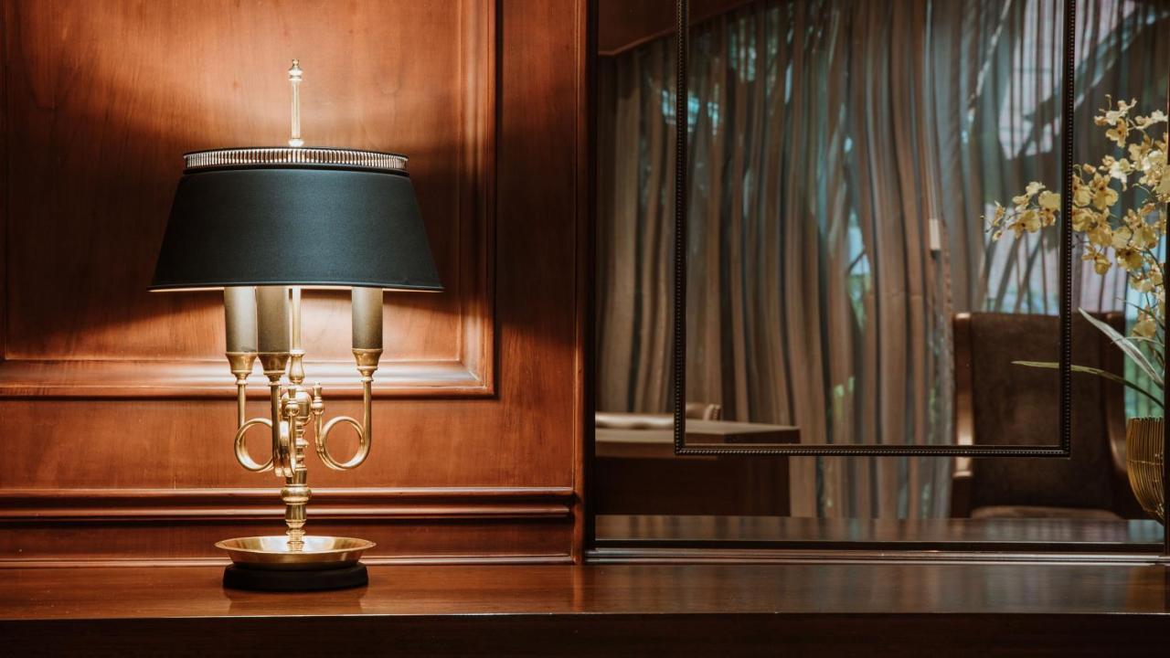Hotel Park10 เมเดยิน ภายนอก รูปภาพ A table lamp