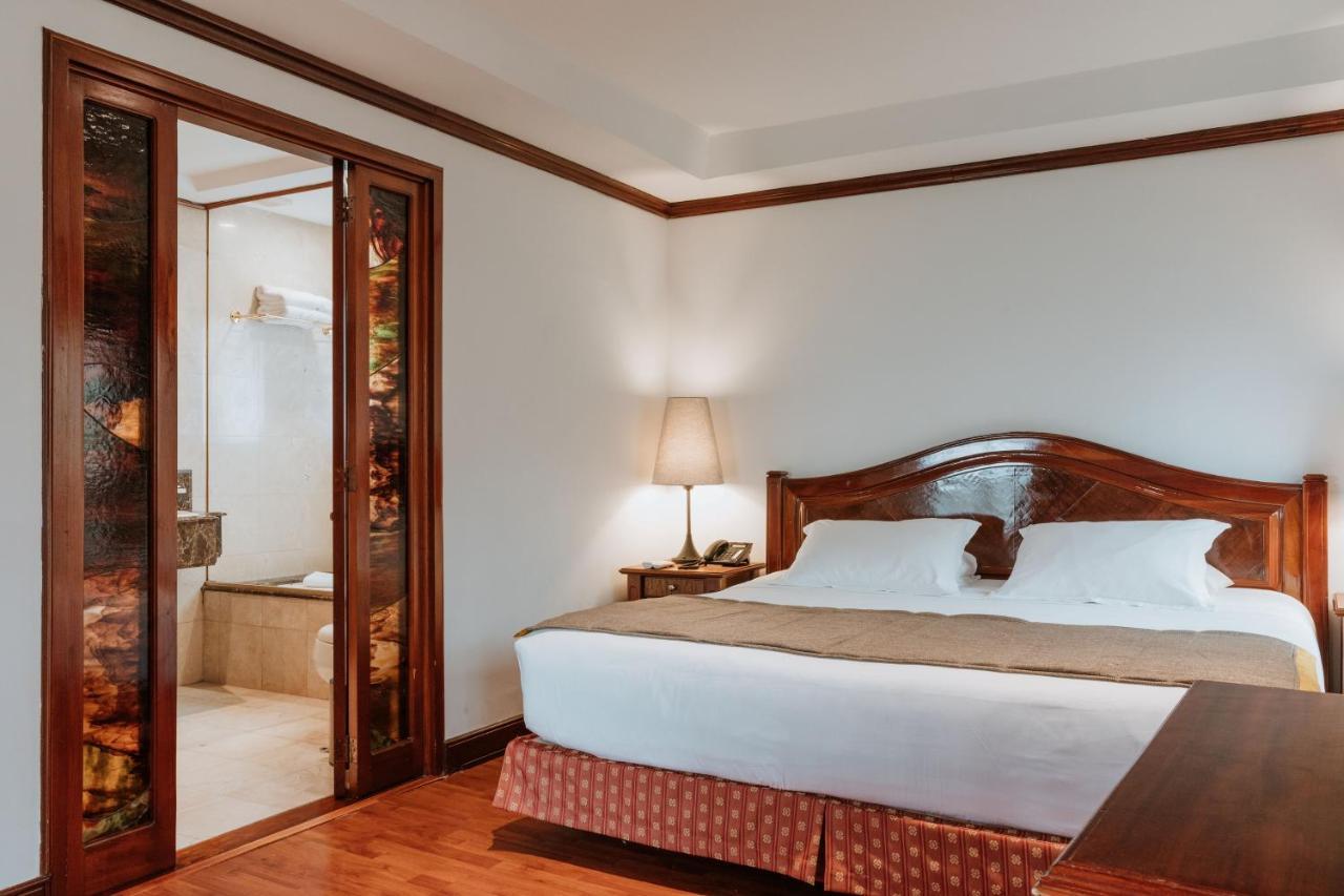 Hotel Park10 เมเดยิน ภายนอก รูปภาพ A bedroom at the hotel