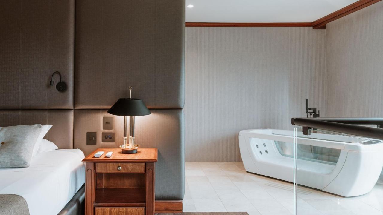 Hotel Park10 เมเดยิน ภายนอก รูปภาพ A room at the hotel