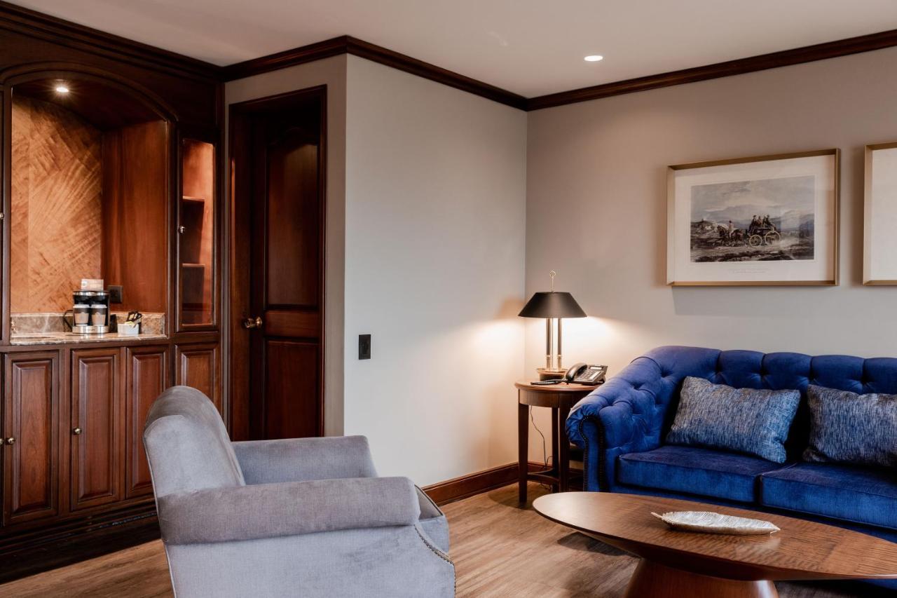 Hotel Park10 เมเดยิน ภายนอก รูปภาพ A suite at the Hotel de la Couronne