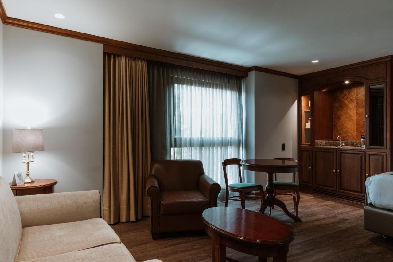 Hotel Park10 เมเดยิน ภายนอก รูปภาพ A suite at the hotel