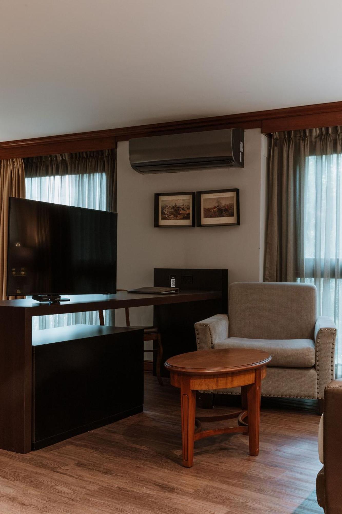 Hotel Park10 เมเดยิน ภายนอก รูปภาพ A room at the hotel