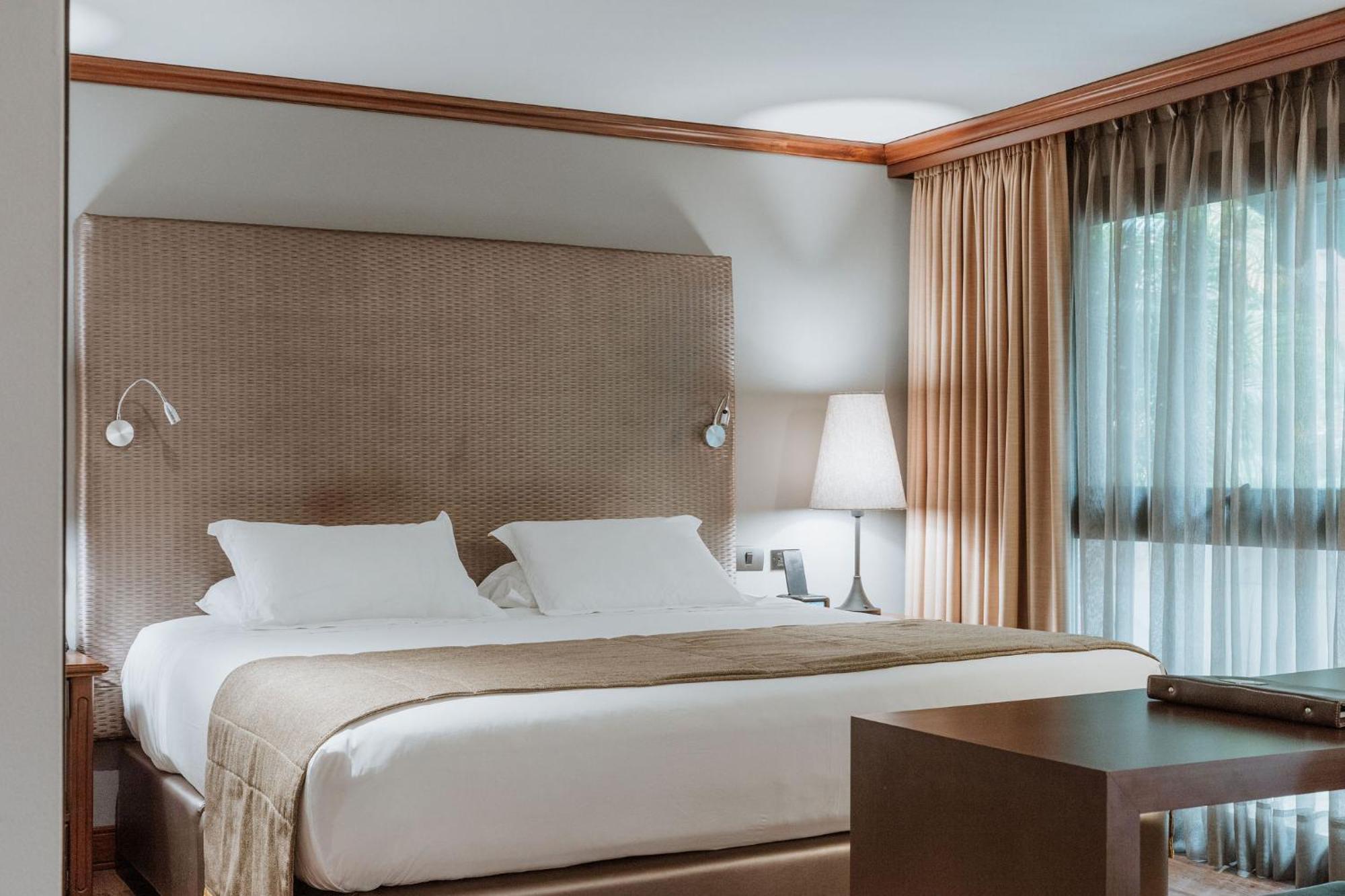 Hotel Park10 เมเดยิน ภายนอก รูปภาพ A bedroom at the hotel