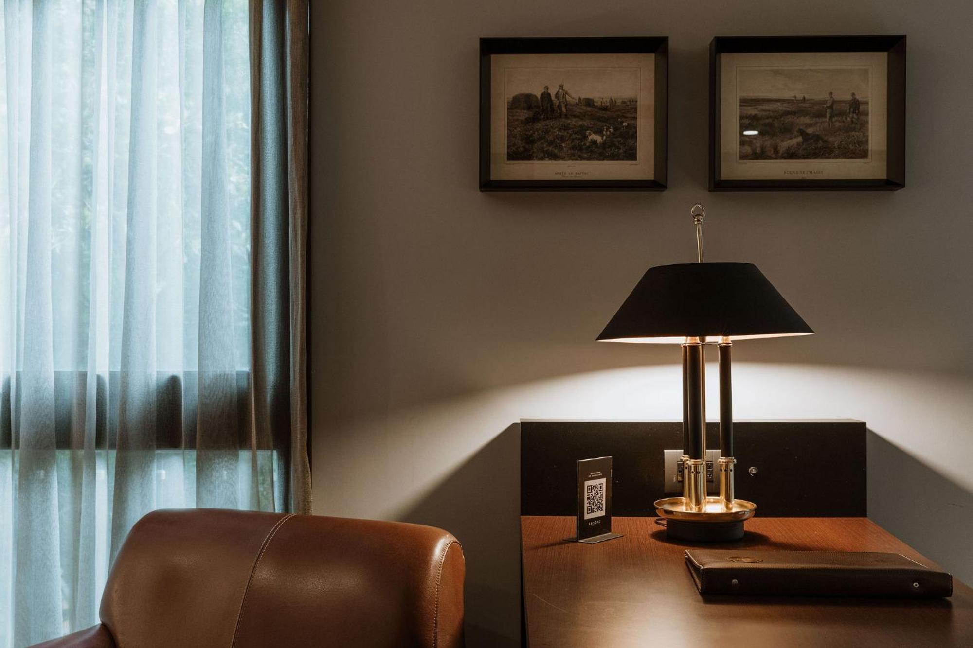 Hotel Park10 เมเดยิน ภายนอก รูปภาพ A table lamp