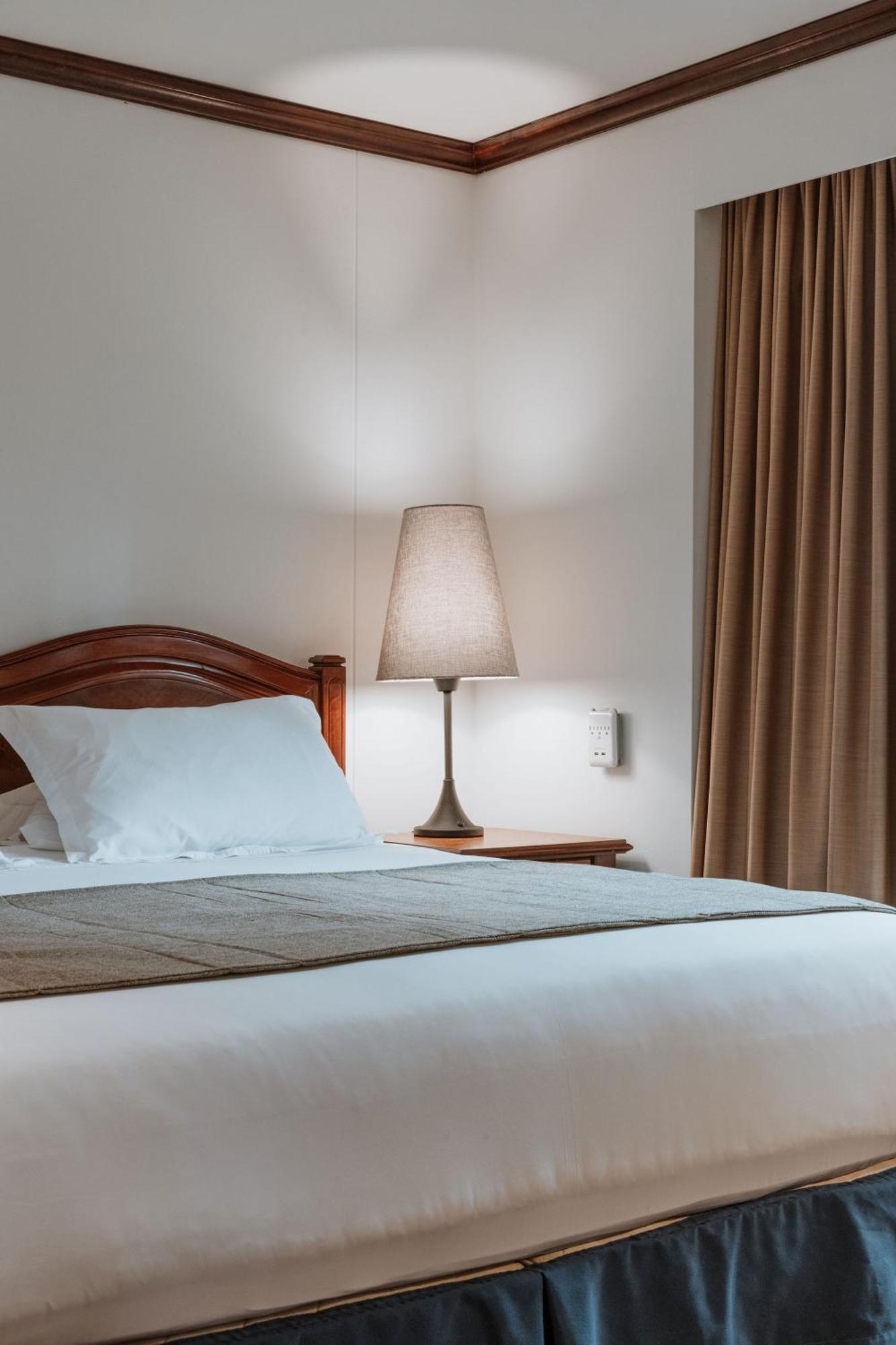 Hotel Park10 เมเดยิน ภายนอก รูปภาพ A light sensor switch