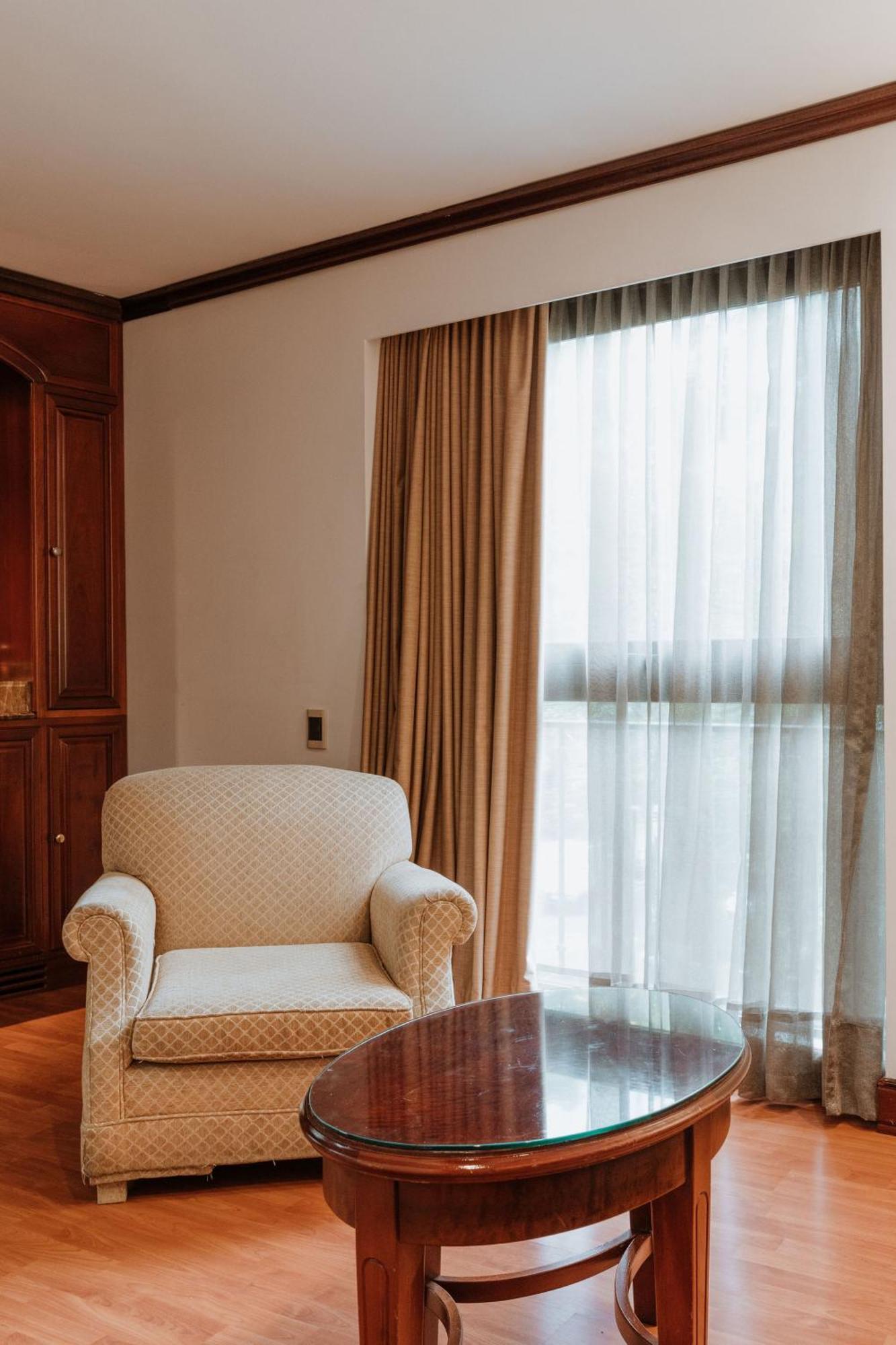 Hotel Park10 เมเดยิน ภายนอก รูปภาพ Curtains