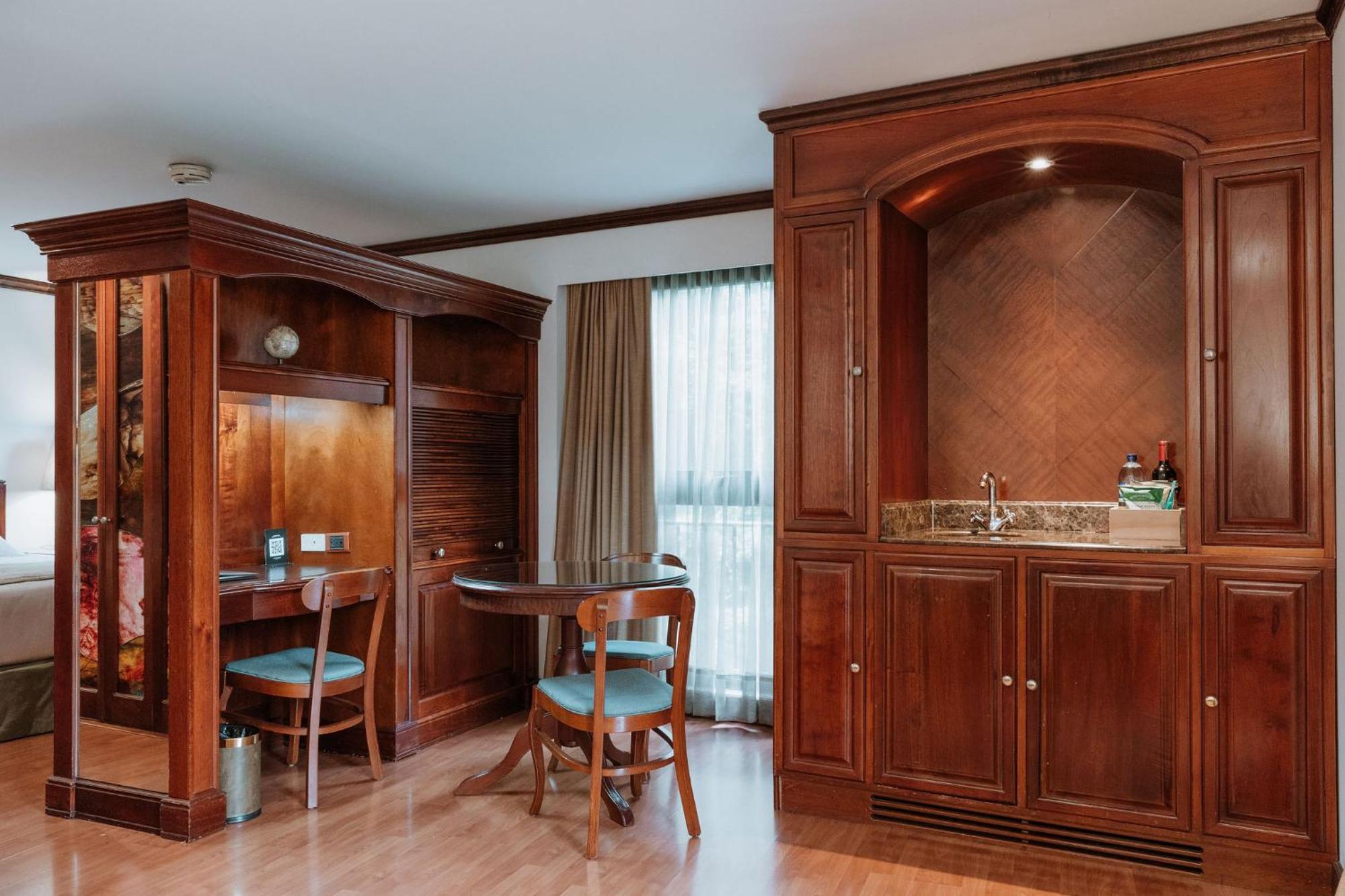 Hotel Park10 เมเดยิน ภายนอก รูปภาพ A typical room at the hotel